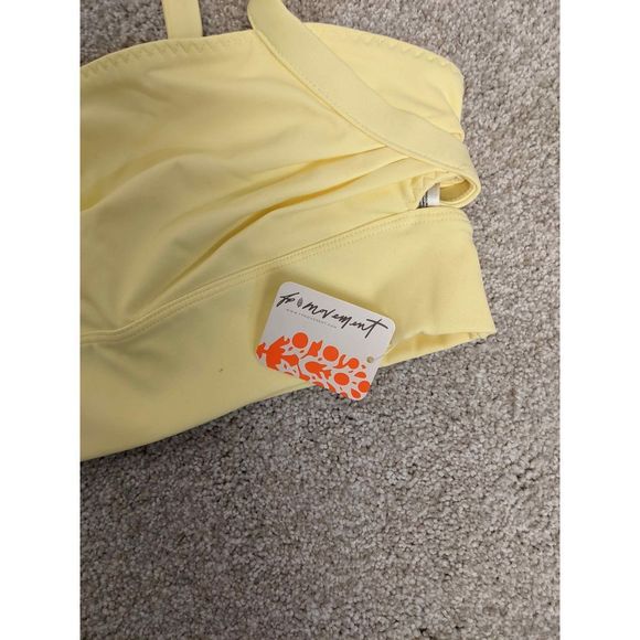 Free People Wave Rider, Open-back Sports Bra Size medium - Picture 3 of 3